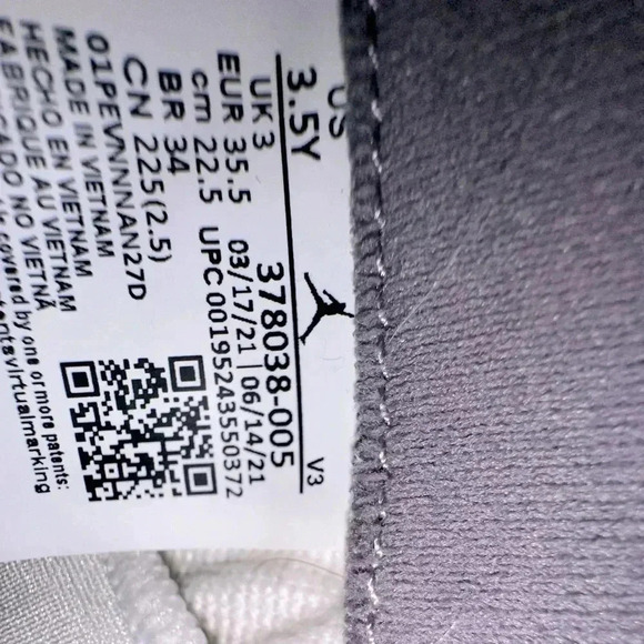 Nike Air Jordan 11 Cool Grey - Picture 10 of 11
